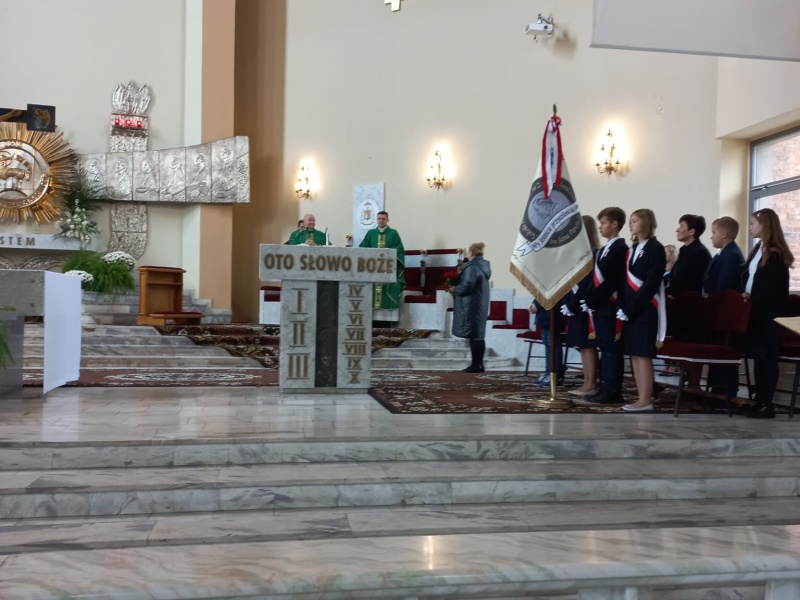 Ceremonia poświęcenia sztandaru.